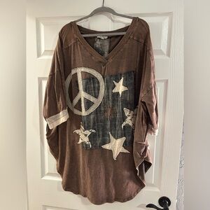 Oli & Hali Peace and Stars Appliqué Top
